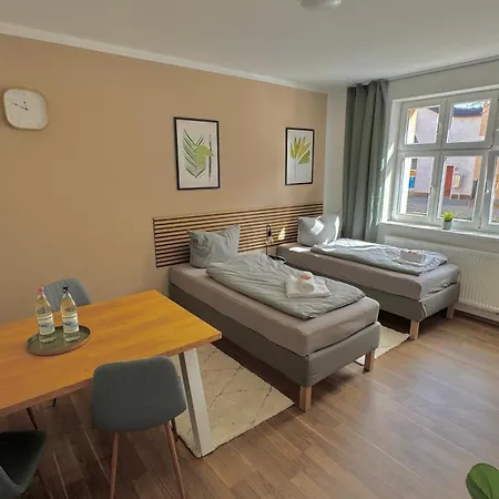 Larooms Merseburg - Apartment Ns02 - 4 Betten - Parkplatz - Waschmaschine - Naehe Infra Leuna - Ideal Fuer Teams