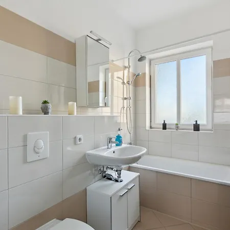 Larooms Merseburg - Apartment Ns02 - 4 Betten - Parkplatz - Waschmaschine - Naehe Infra Leuna - Ideal Fuer Teams