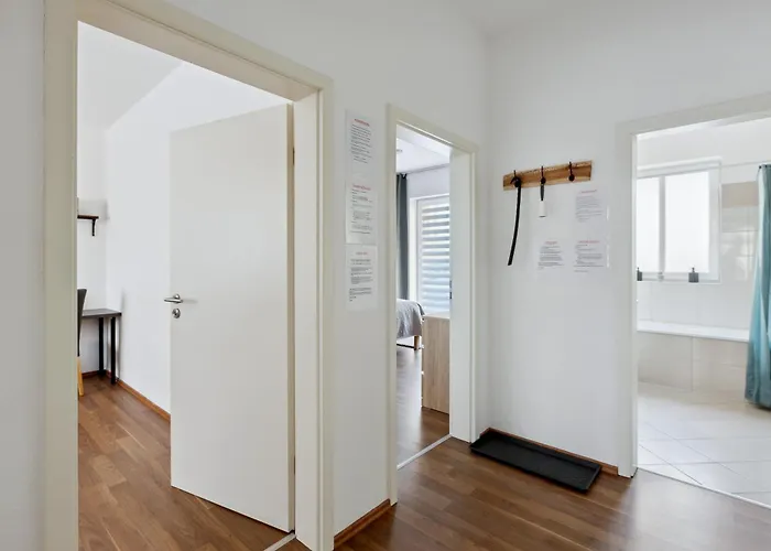 Larooms - Ns02 - 4 Betten - Parkplatz - Waschmaschine - Naehe Infra Leuna - Ideal Fuer Teams *